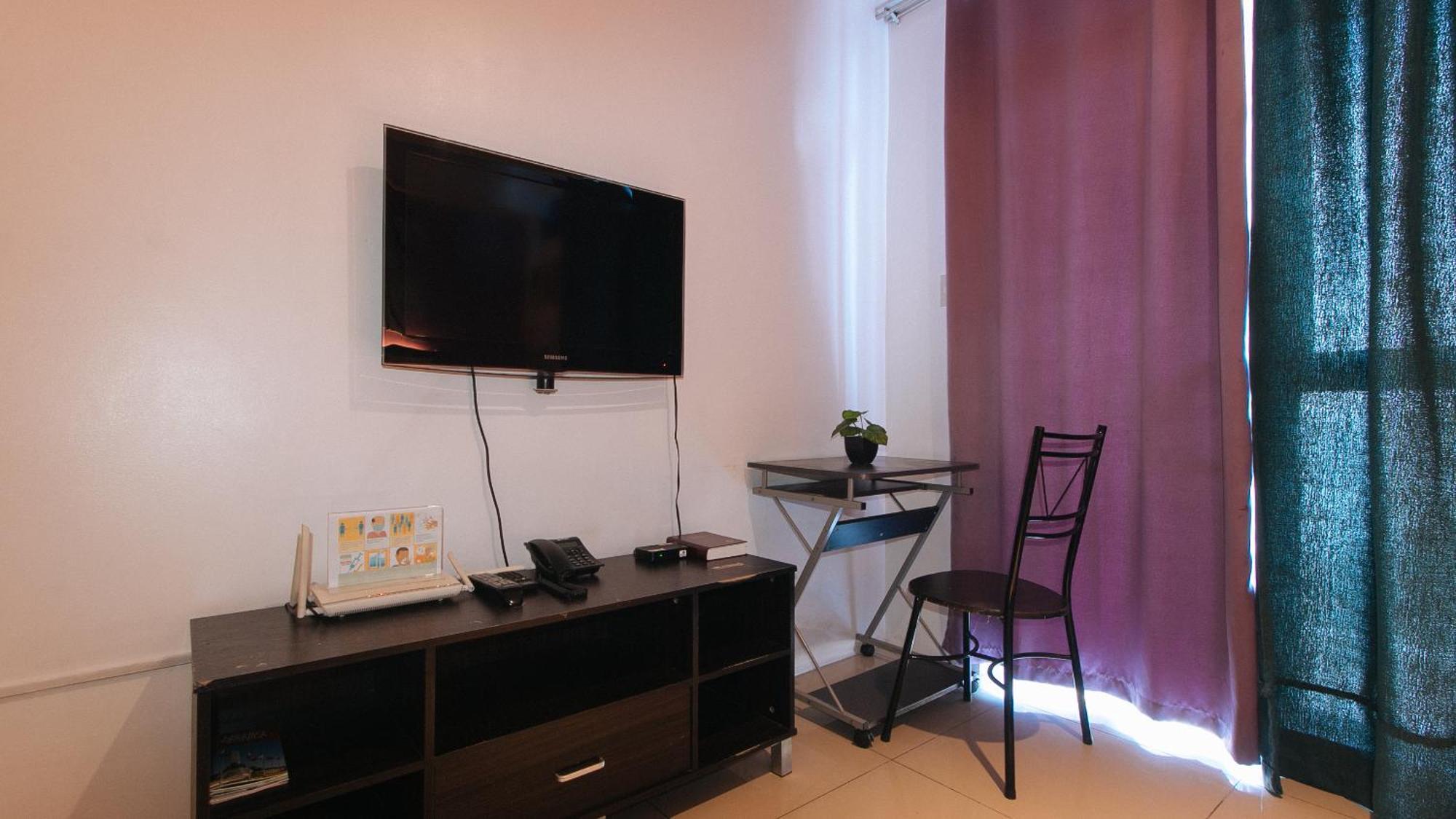 RedDoorz @ Melbourne Suites Makati Makati City Zewnętrze zdjęcie