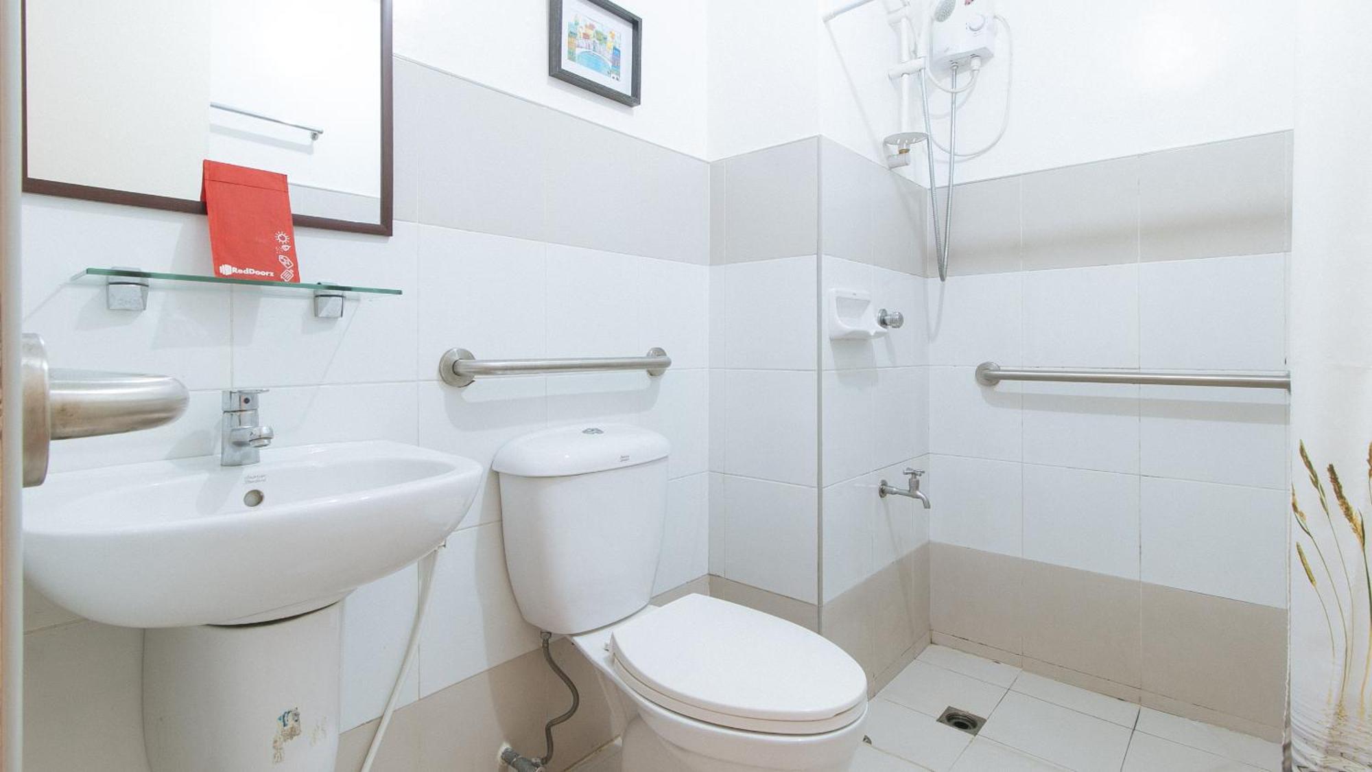 RedDoorz @ Melbourne Suites Makati Makati City Zewnętrze zdjęcie