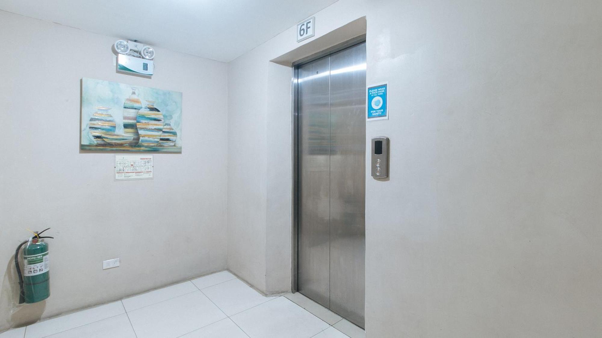 RedDoorz @ Melbourne Suites Makati Makati City Zewnętrze zdjęcie